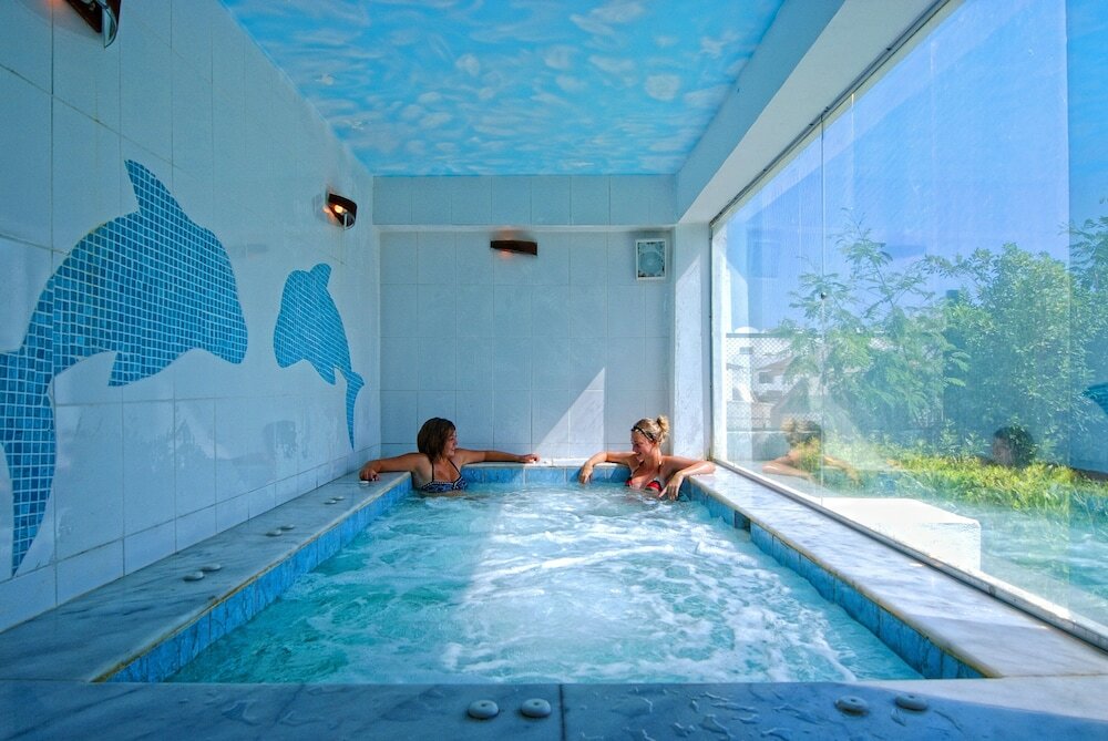 Фото Falcon Hills Hotel