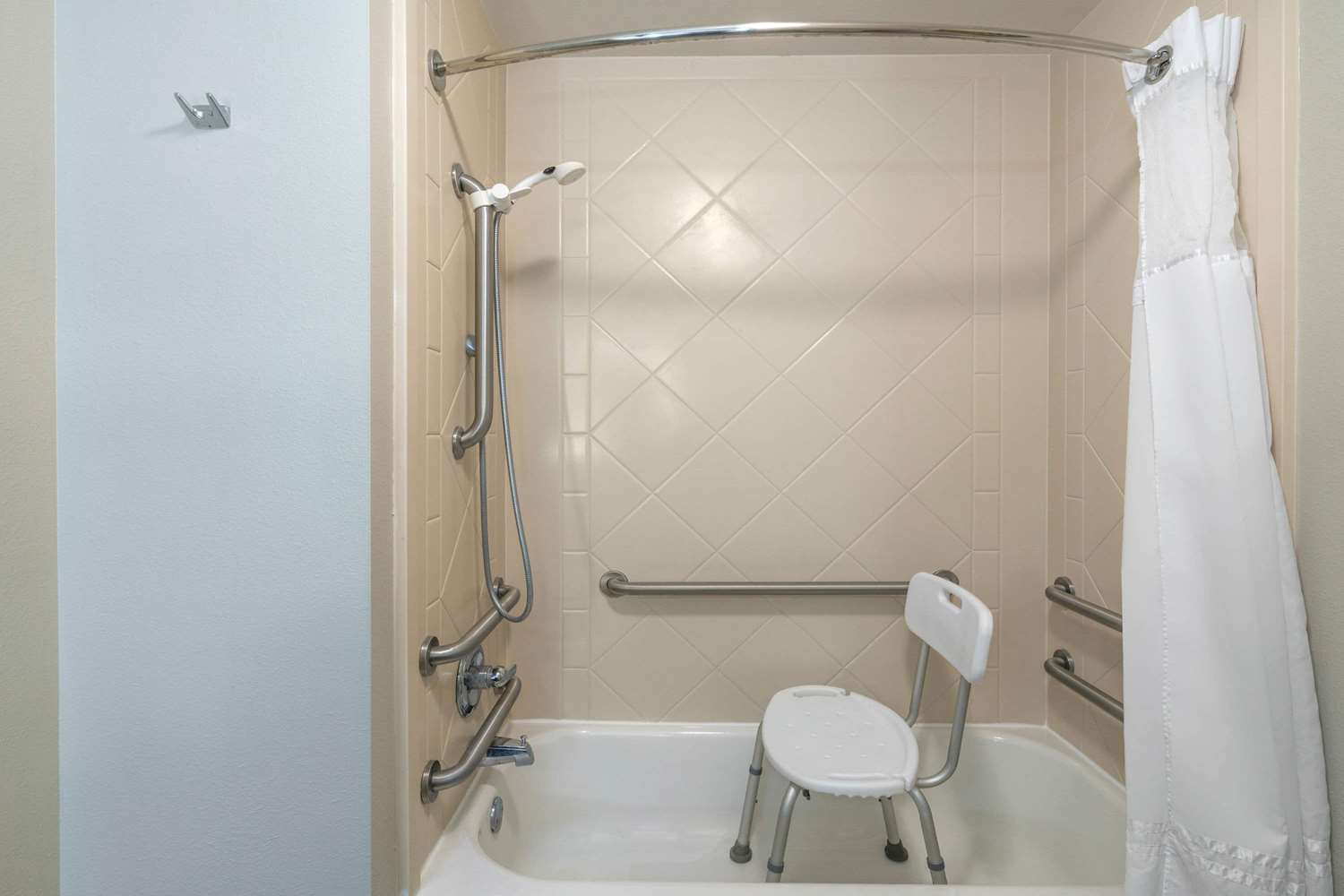 Фото La Quinta Inn & Suites by Wyndham Latham Albany Airport