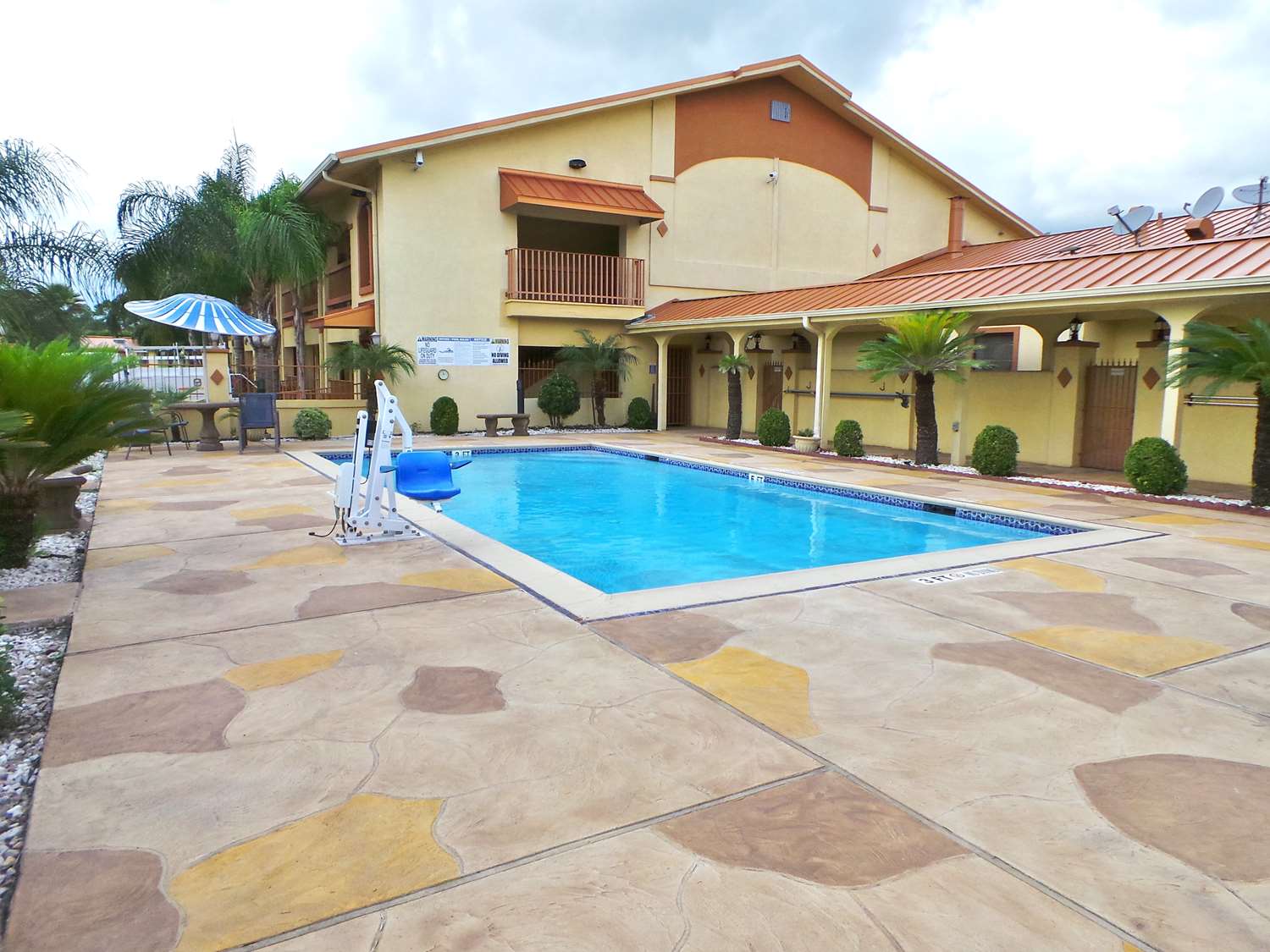 Фото отеля 2