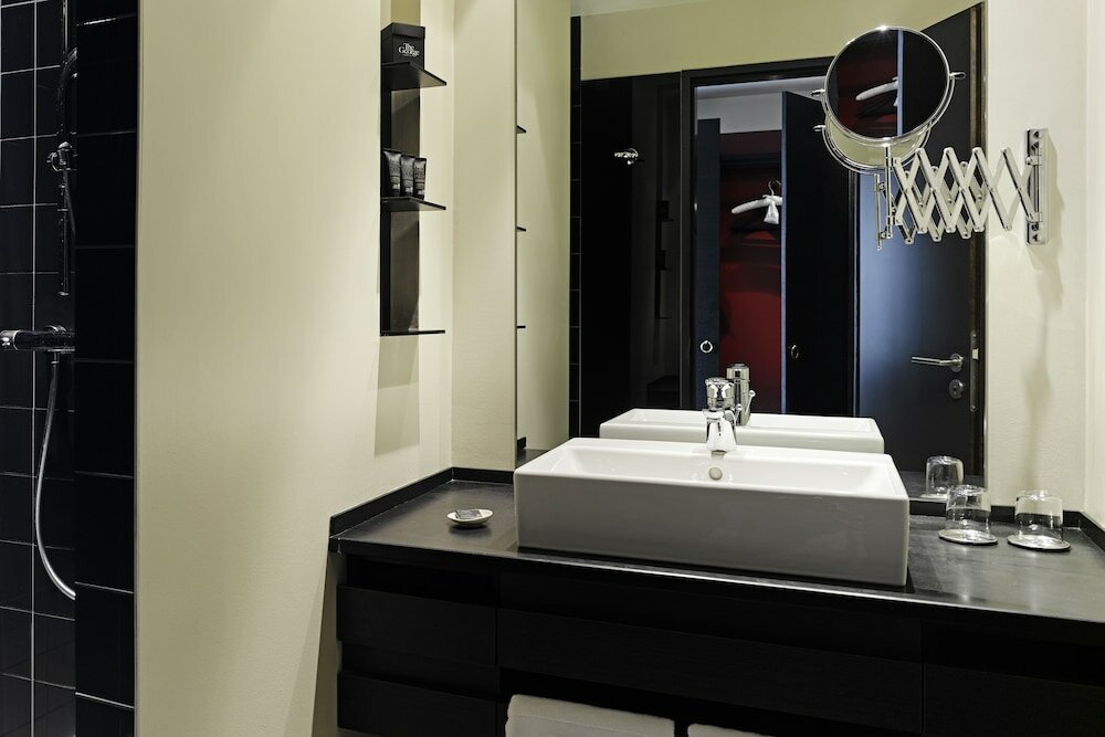 Фото The George Hotel