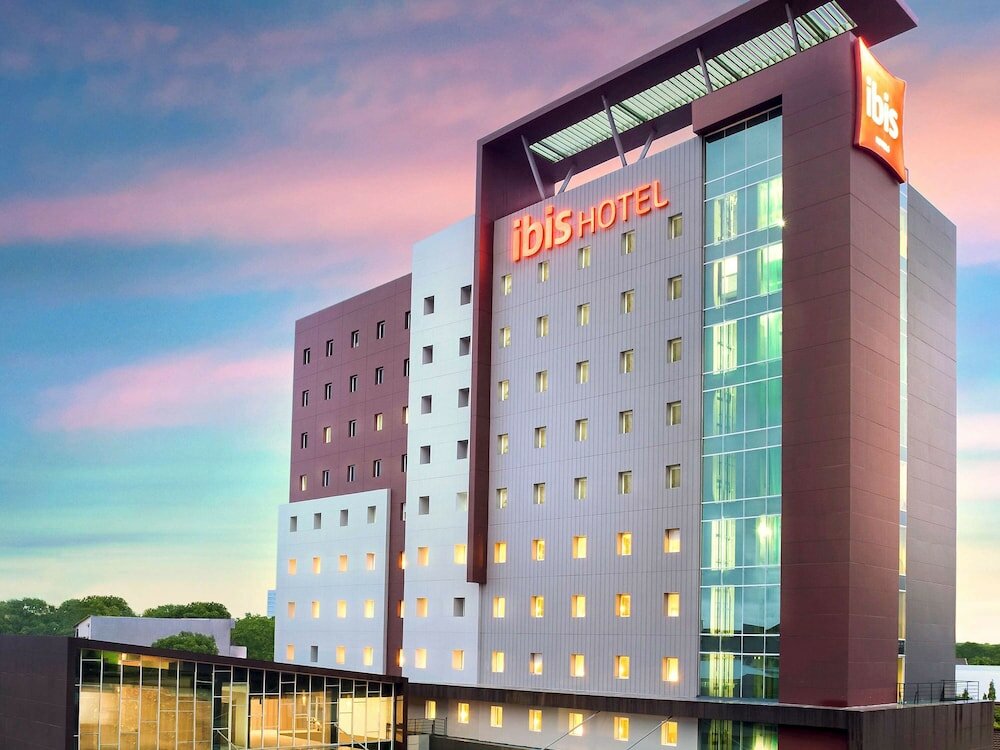 Фото Ibis Makassar City Center