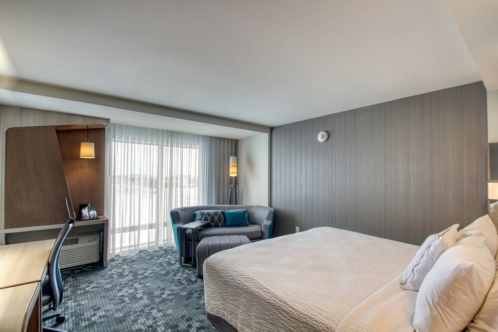 Фото Courtyard by Marriott Fargo