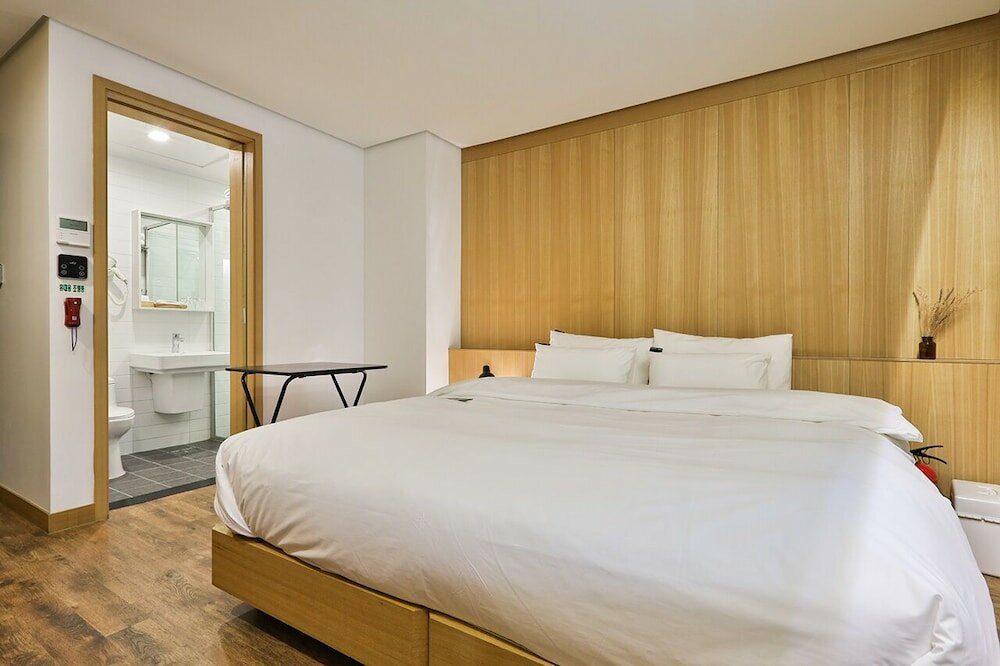 Фото Jongno Makers X Pretty Hotel