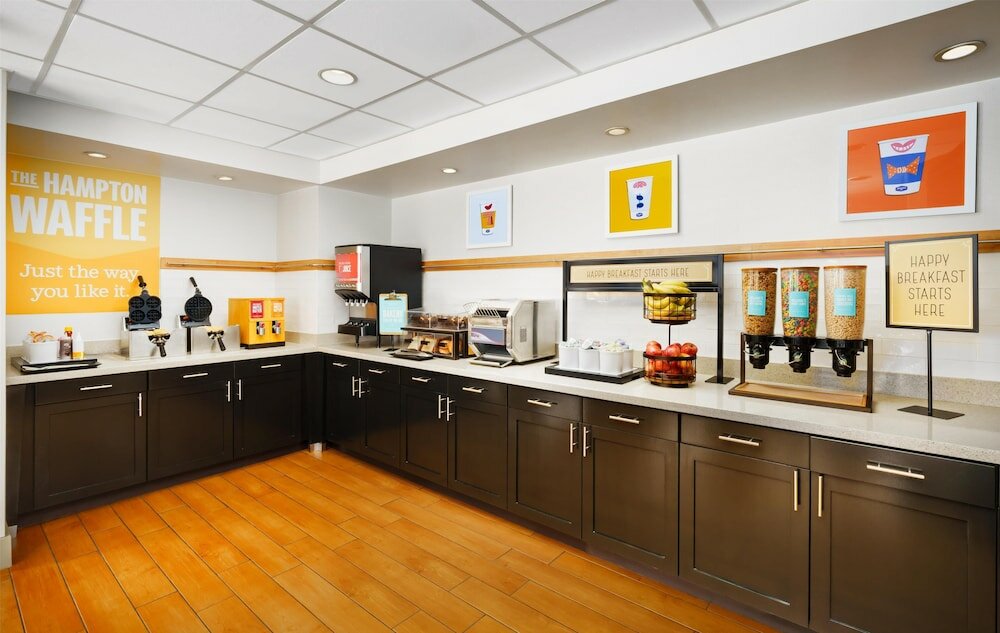 Фото Hampton Inn by Hilton Chicago-Midway Airport