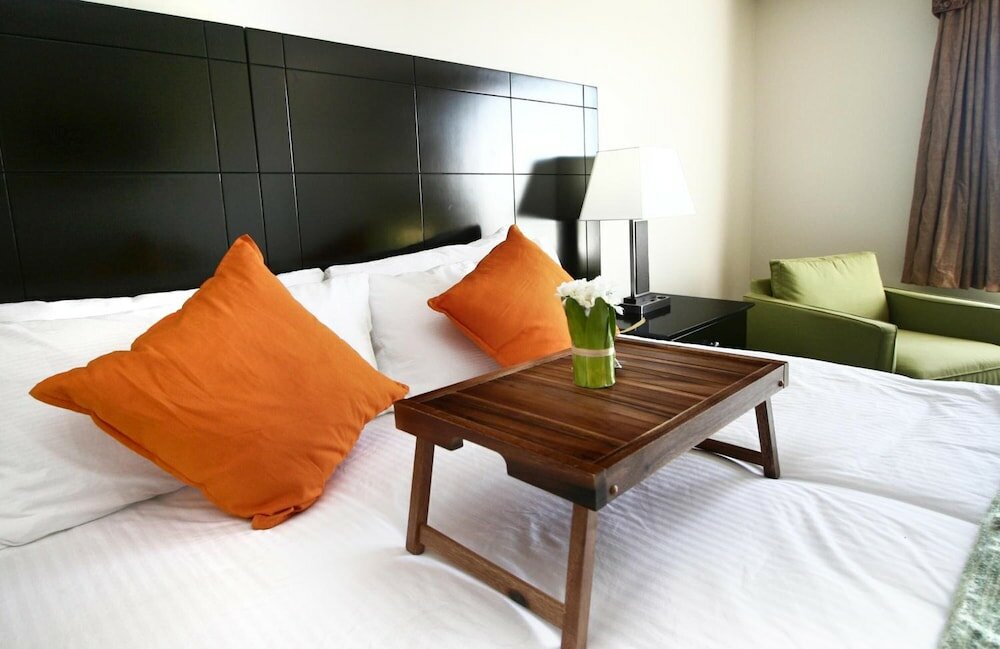 Фото Foxwood Inn & Suites