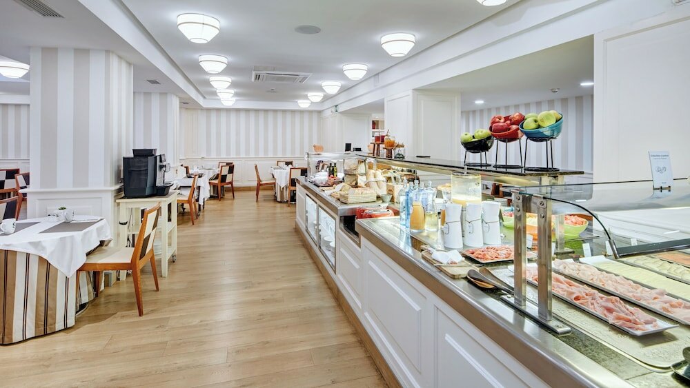 Фото Отель Sercotel Gran Hotel Conde Duque
