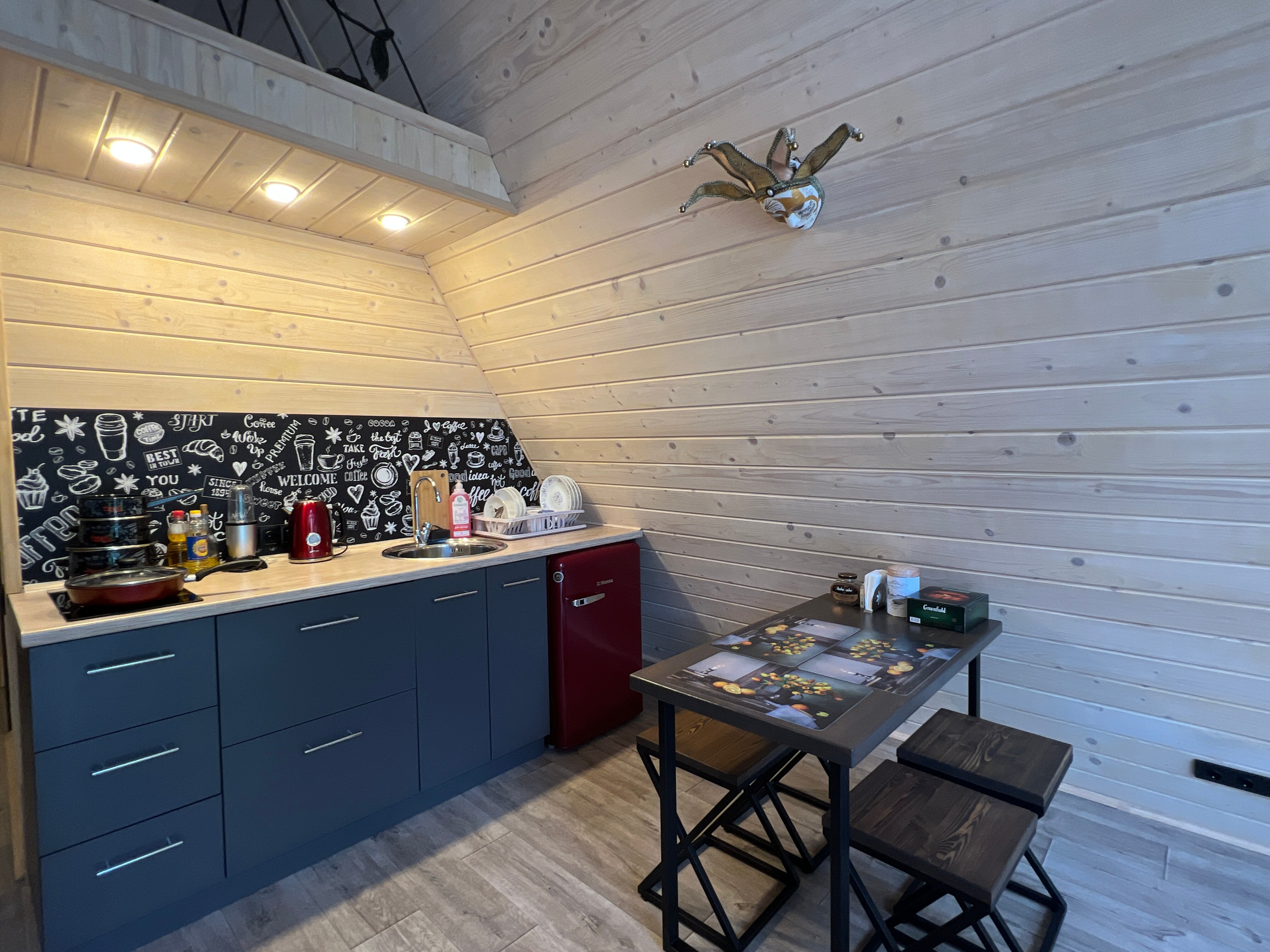 Фото Дом у пруда