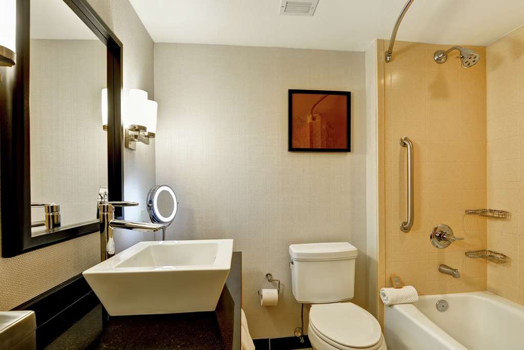 Фото DoubleTree by Hilton Hotel Baton Rouge