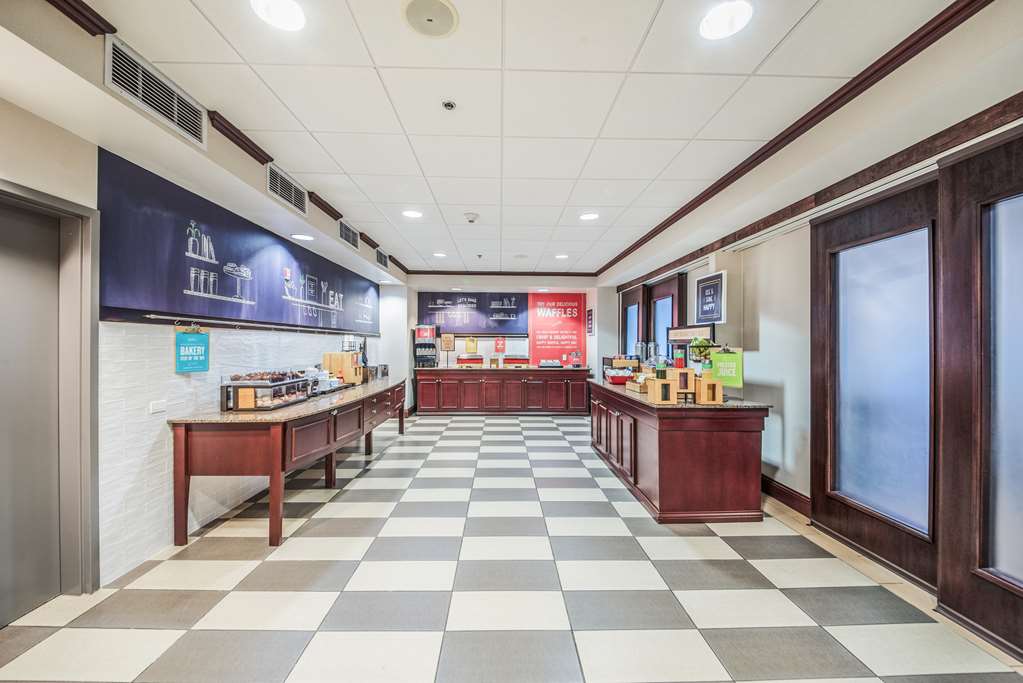 Фото Hampton Inn Greenfield