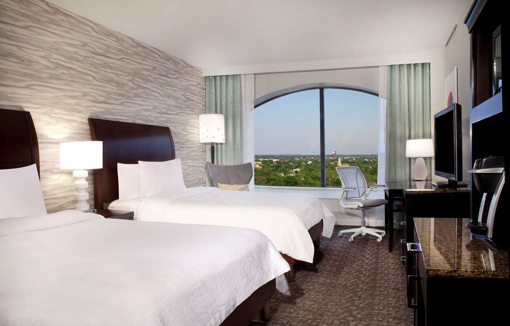 Фото Hilton Garden Inn Austin Downtown