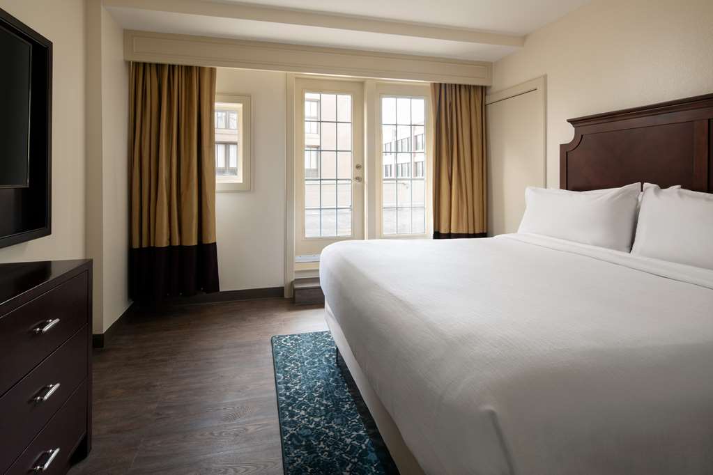 Фото Embassy Suites by Hilton New Orleans