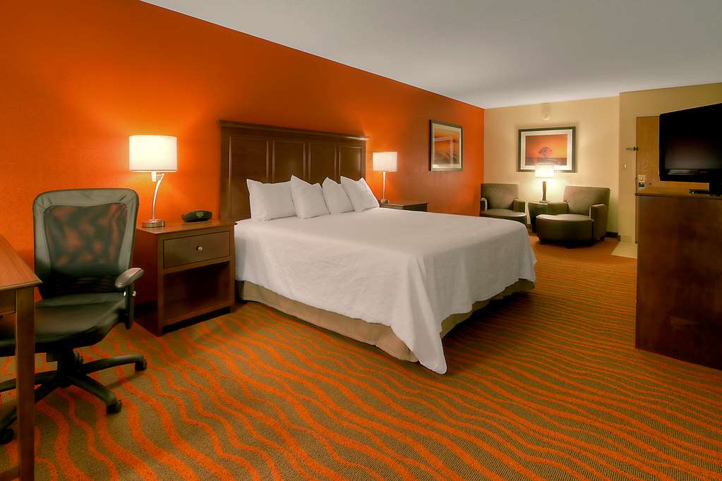 Фото Hampton Inn Russellville