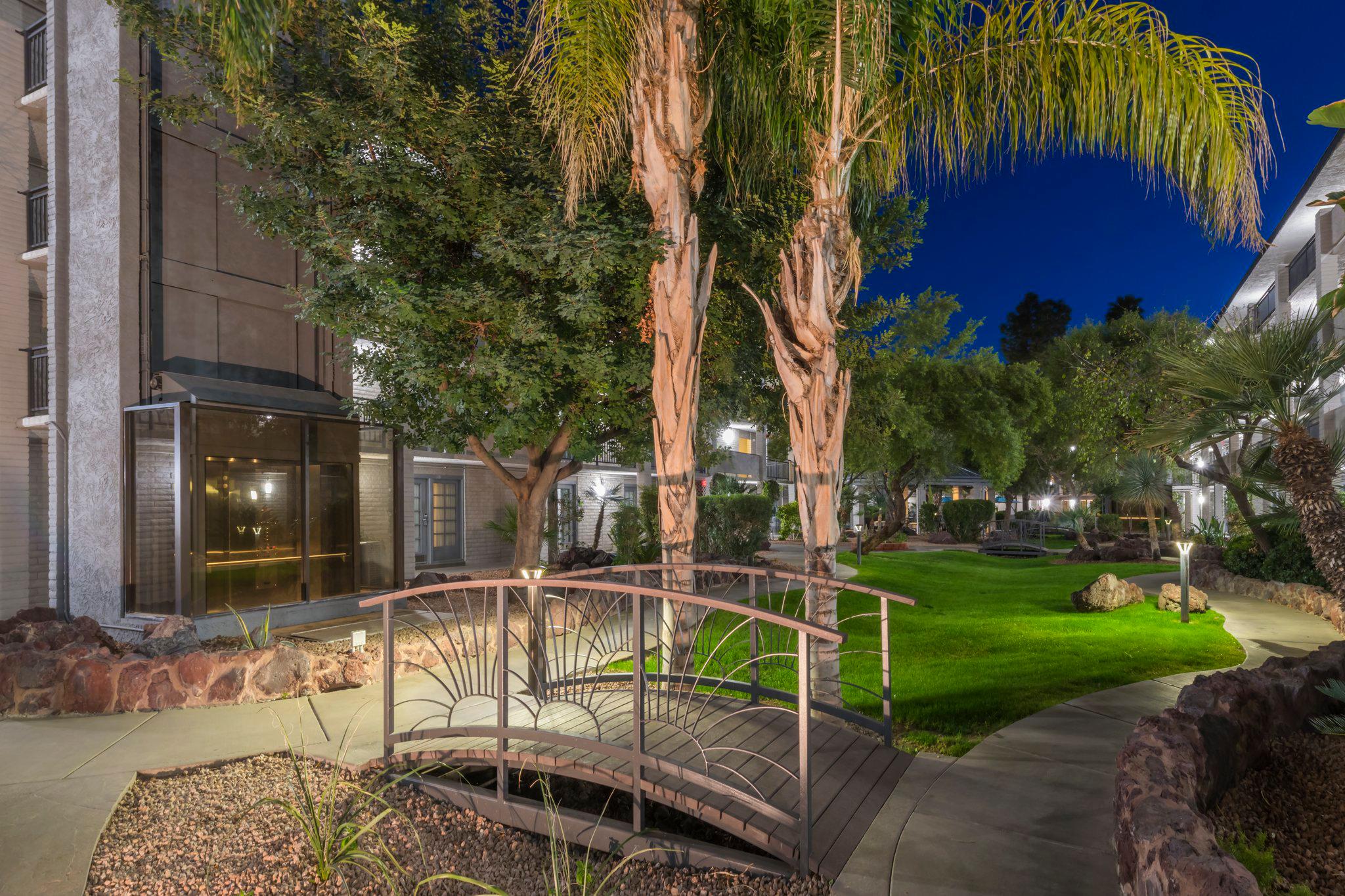 Фото Holiday Inn & Suites Phoenix Airport North by IHG