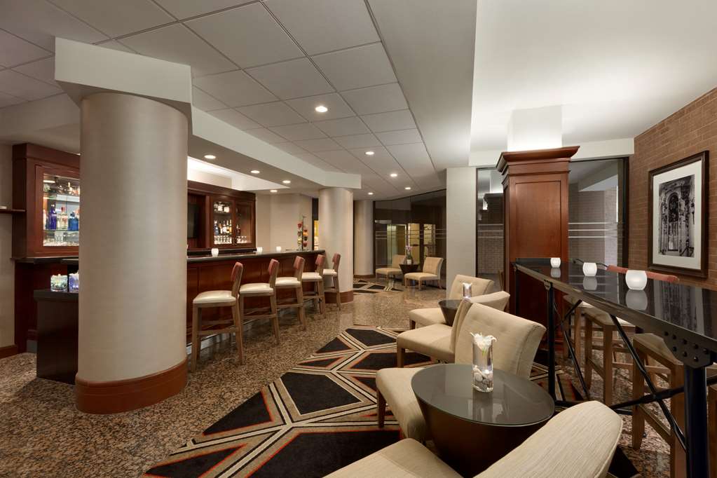 Фото Hilton Arlington