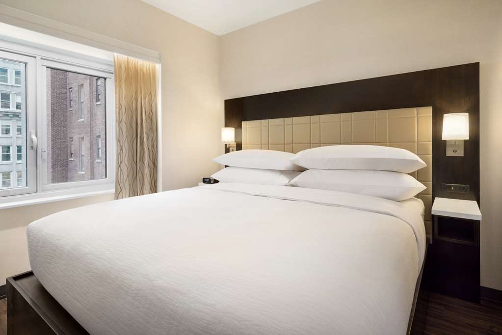 Фото Embassy Suites by Hilton New York Manhattan Times Square