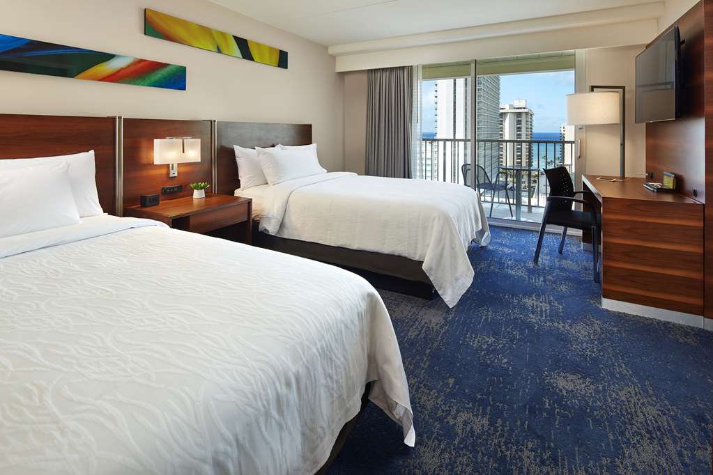 Фото Hilton Garden Inn Waikiki Beach