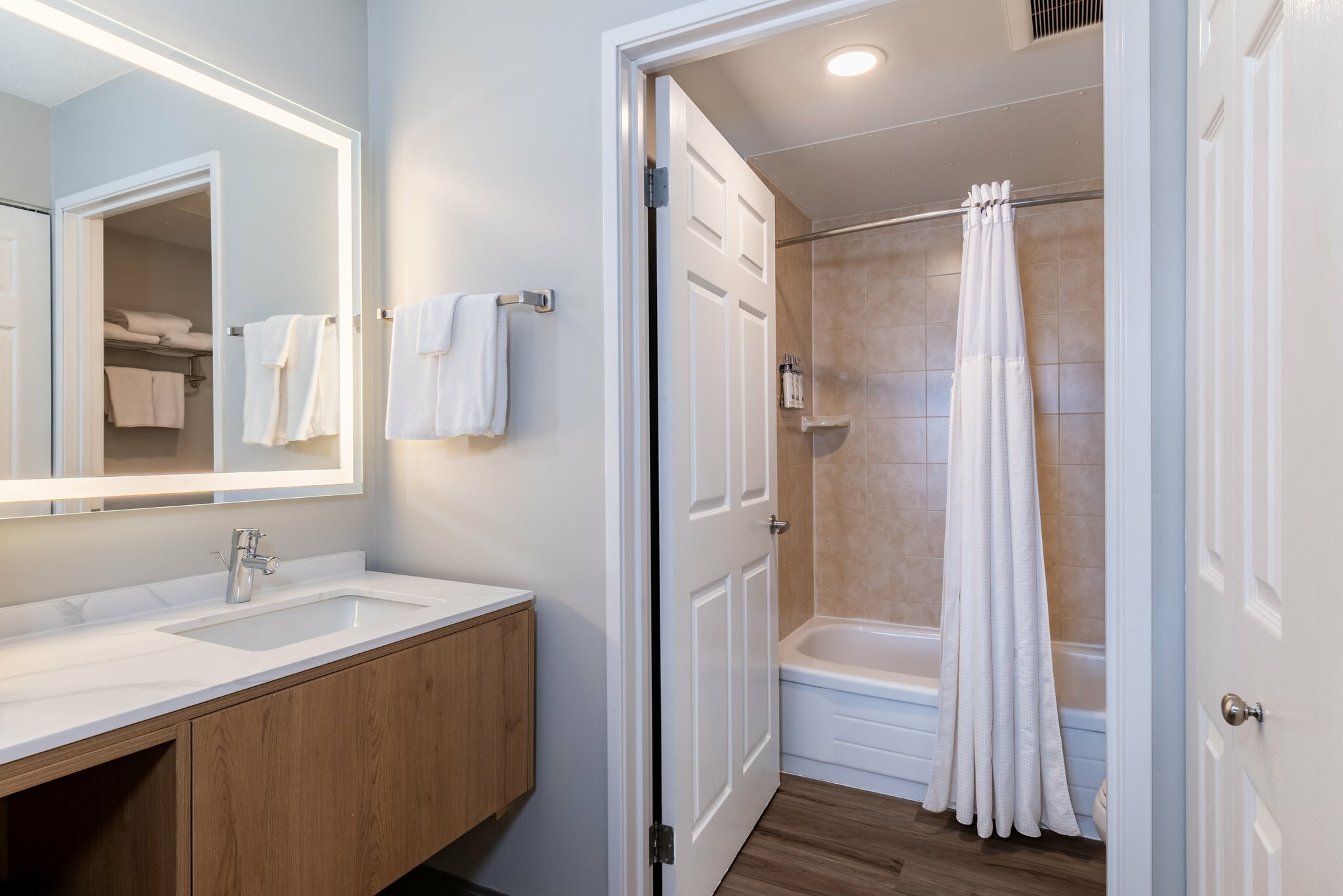 Фото Staybridge Suites London