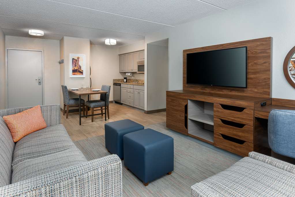Фото Hampton Inn & Suites Charlottesville At The University