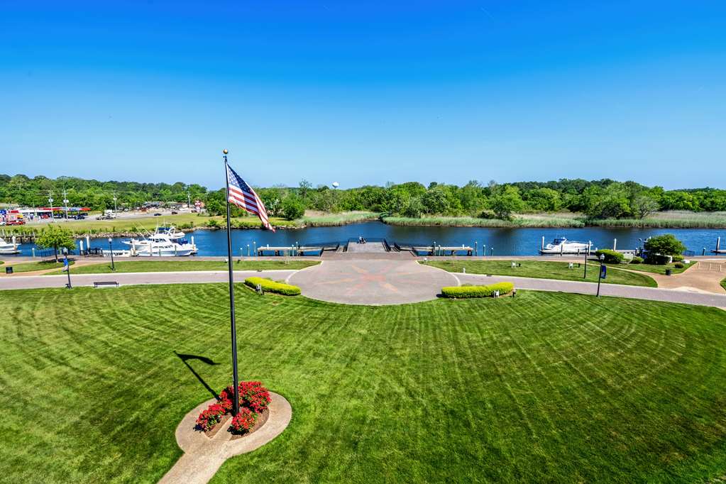 Фото Hilton Garden Inn Suffolk Riverfront