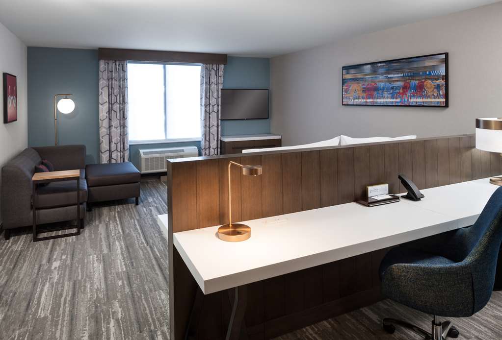 Фото Hilton Garden Inn Madison Downtown