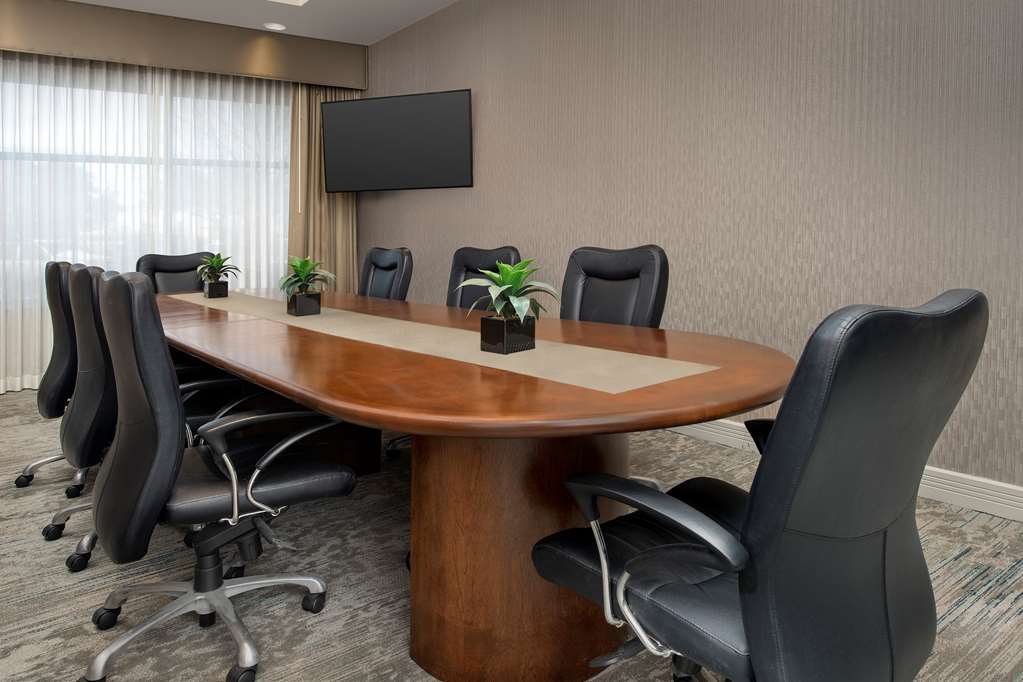 Фото Hilton Garden Inn Dallas/Duncanville