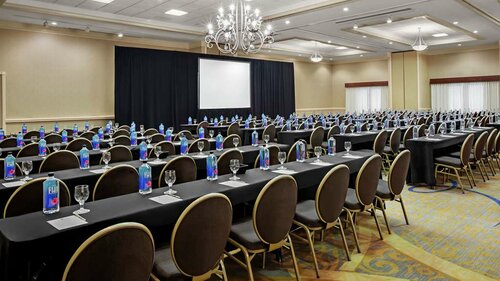 Гостиница DoubleTree by Hilton Hotel Sunrise - Sawgrass Mills в Плантейшене