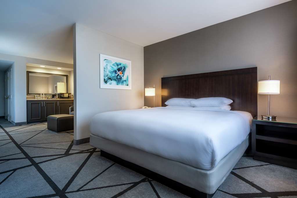 Фото DoubleTree by Hilton Los Angeles - Norwalk