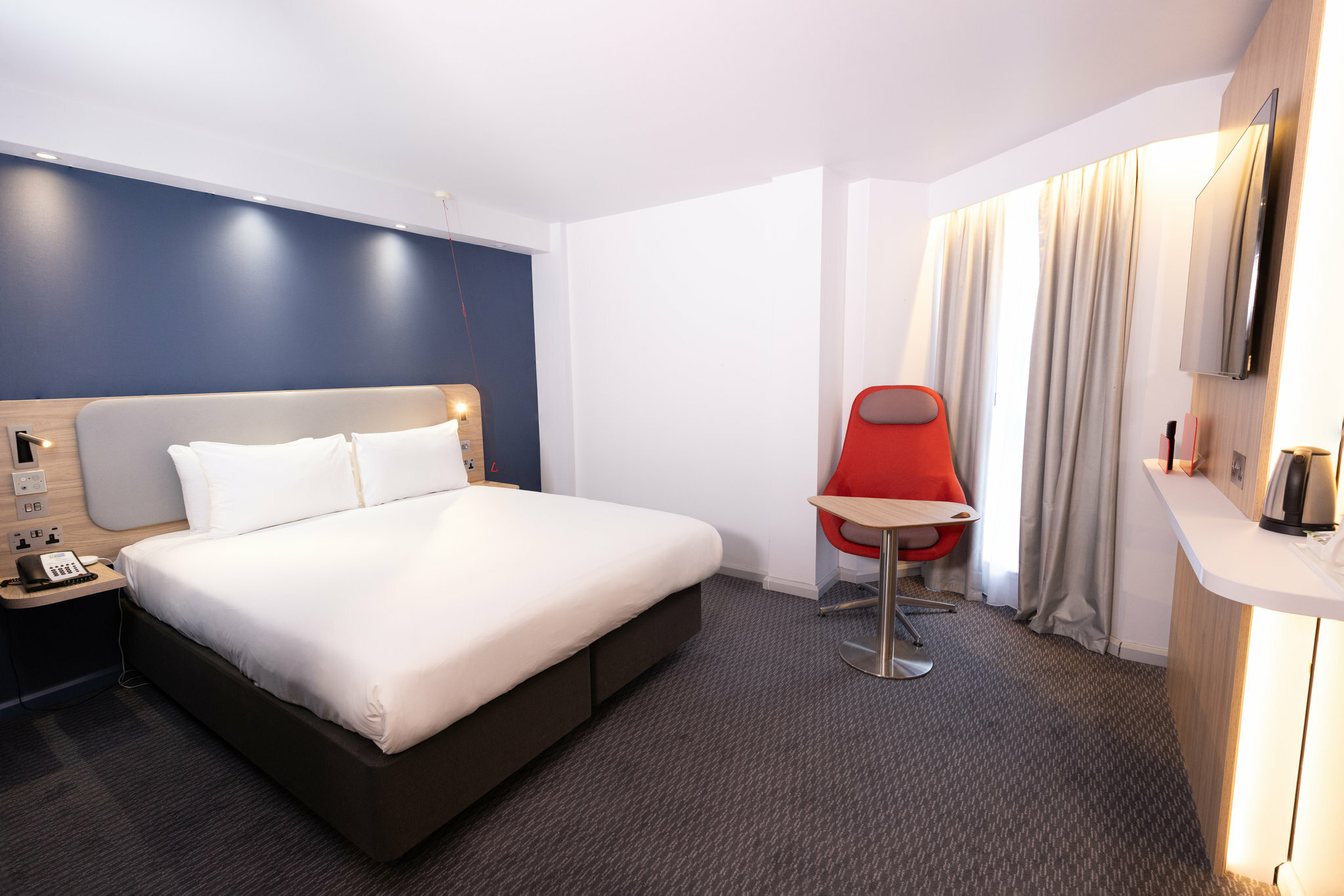 Фото Holiday Inn Express Windsor, an Ihg Hotel