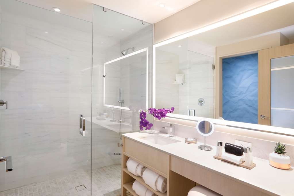 Фото Hall Arts Hotel Dallas, Curio Collection by Hilton