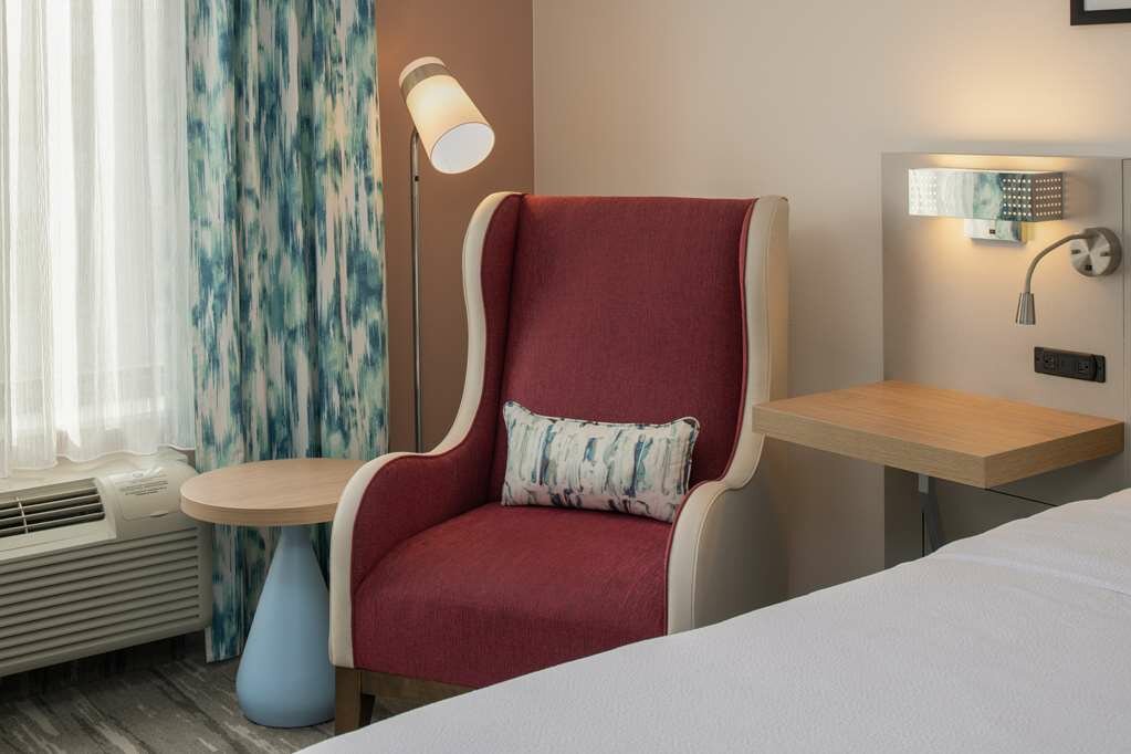 Фото Holiday Inn Express Hotel & Suites Tacoma Downtown, an Ihg Hotel