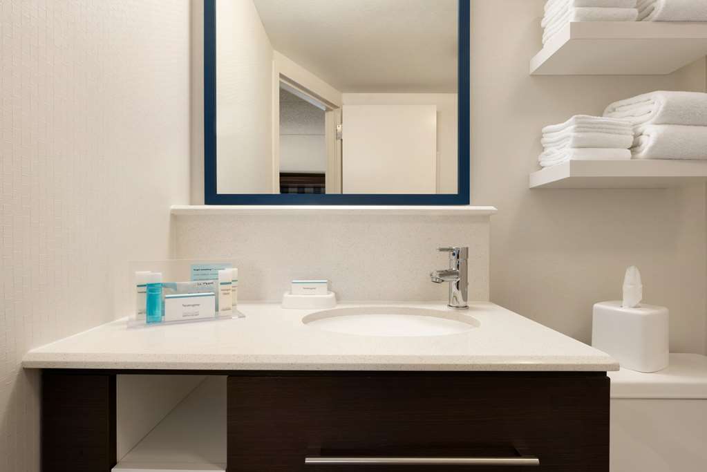 Фото Hampton Inn Appleton Fox River Mall Area