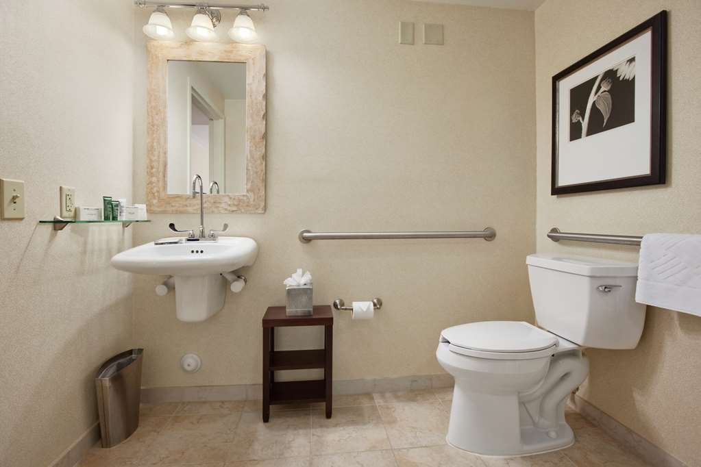 Фото Hilton Raleigh North Hills