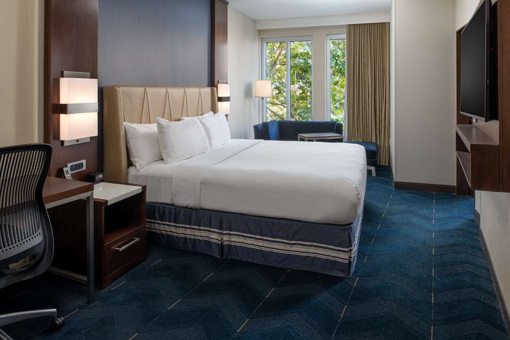 Фото Embassy Suites by Hilton Seattle Downtown Pioneer Square