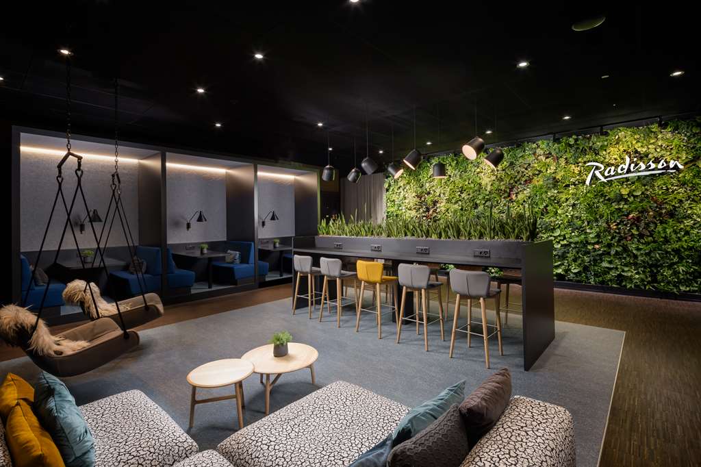 Фото Radisson Hotel & Suites Zurich 