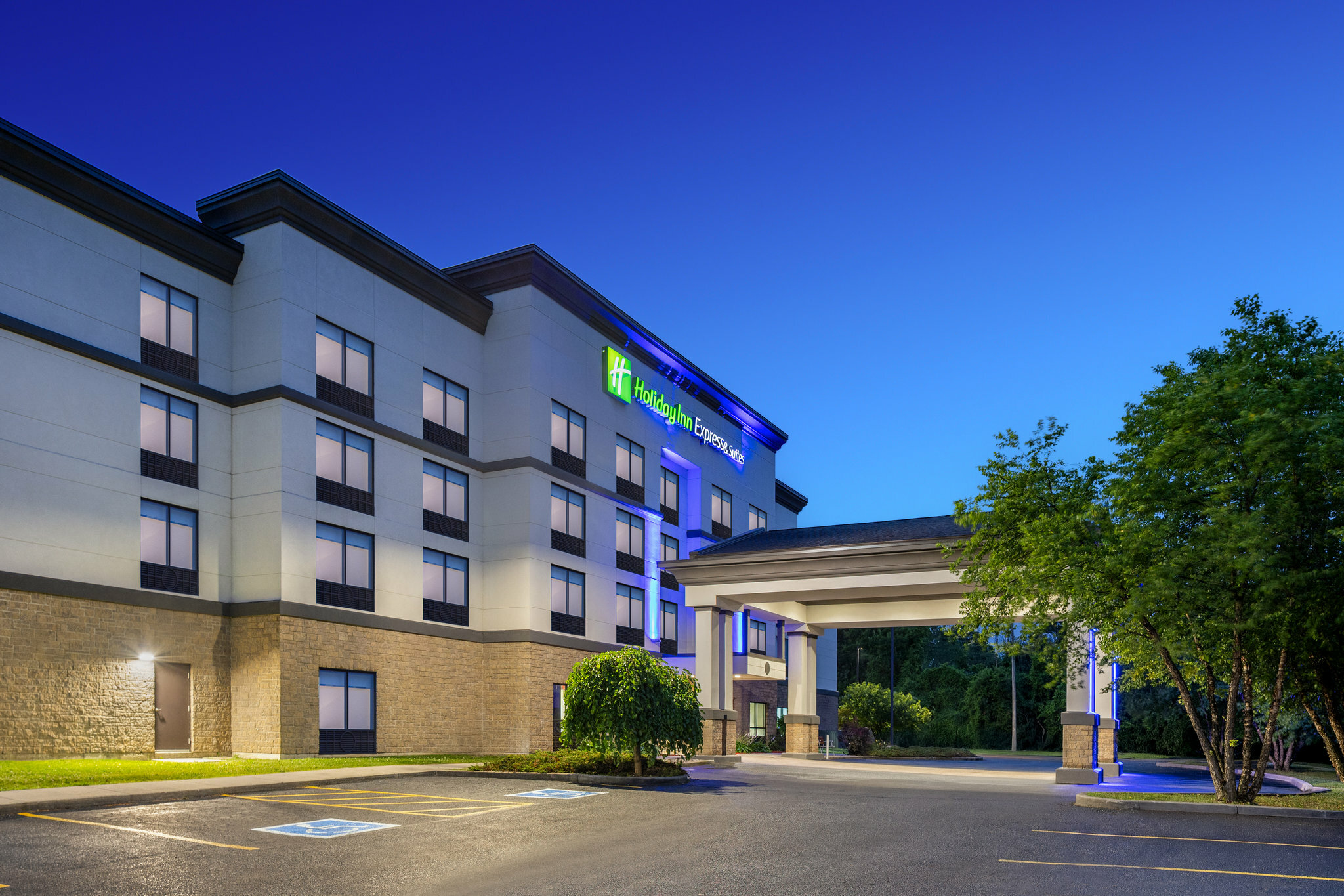 Фото Holiday Inn Express & Suites Brockville
