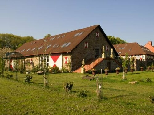 Гостиница Rittergut Haus Laer - Historisches Gästehaus в Виттене
