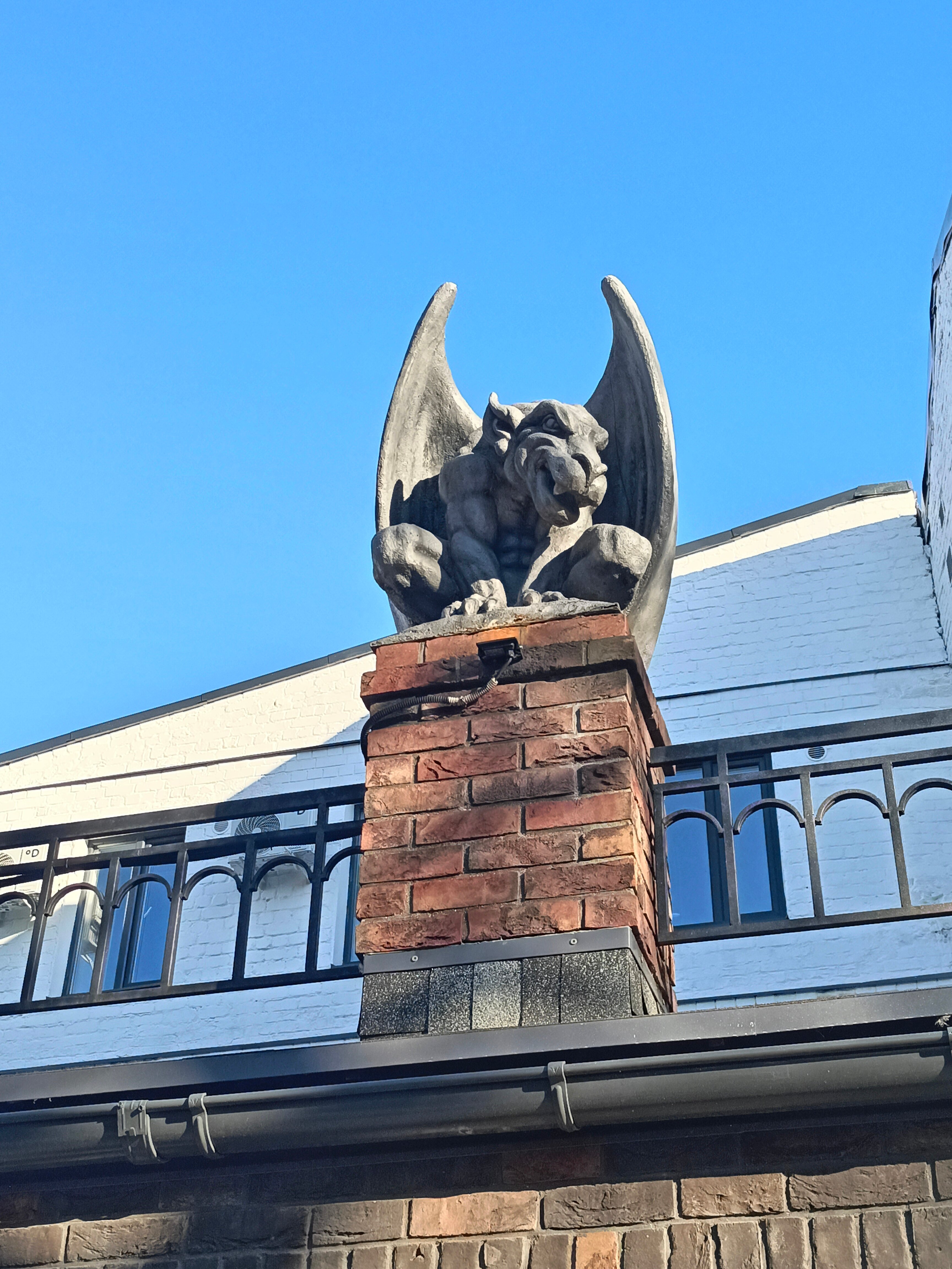 Фото Дом с гаргульями