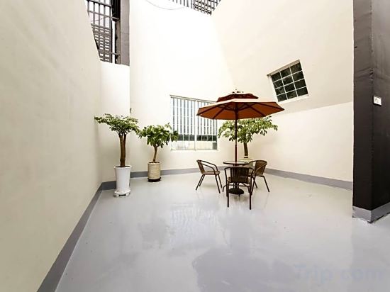 Фото Gupo Station Almond Hotel