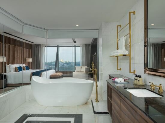 Фото Yangon Thanlwin Hotel