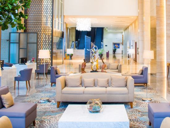 Фото Gumaya Tower Hotel Semarang