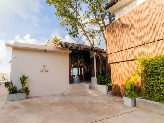 Фото The Flow Samui Beach Resort