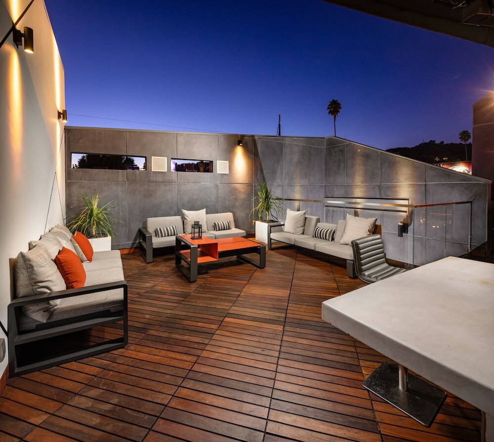 Фото The Moment Hotel