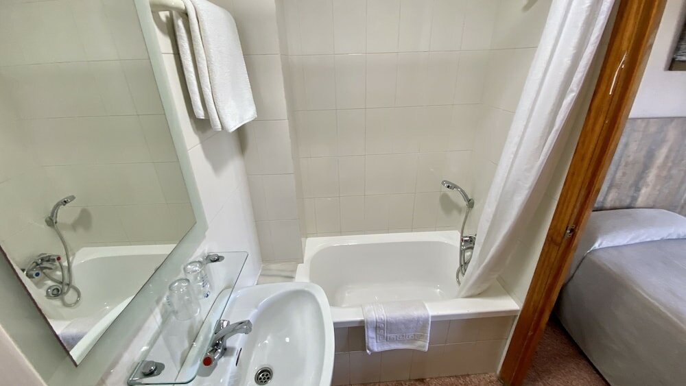 Фото Hostal Pensimar