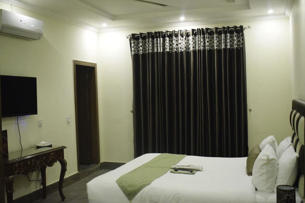 Фото Grand Millennium Hotel