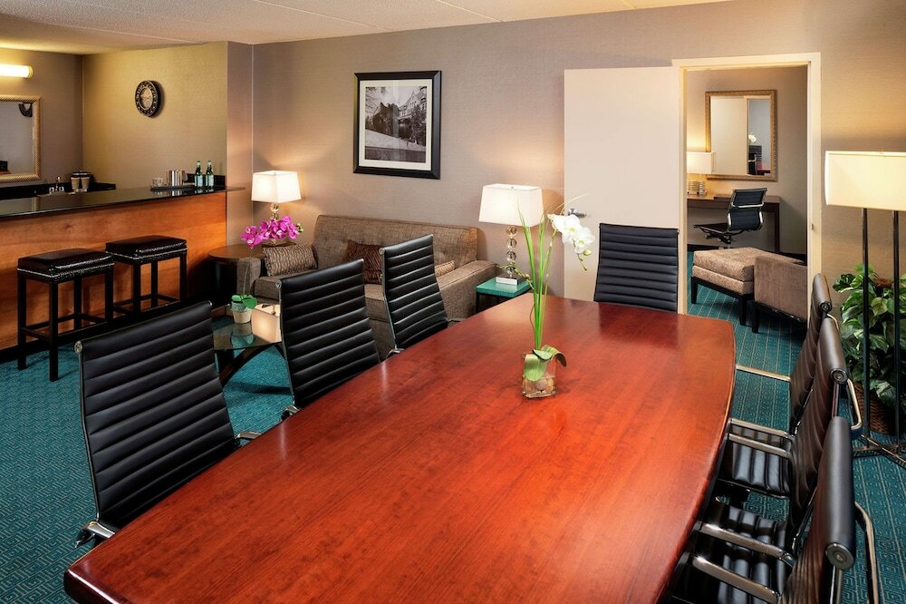 Фото DoubleTree by Hilton Roseville Minneapolis