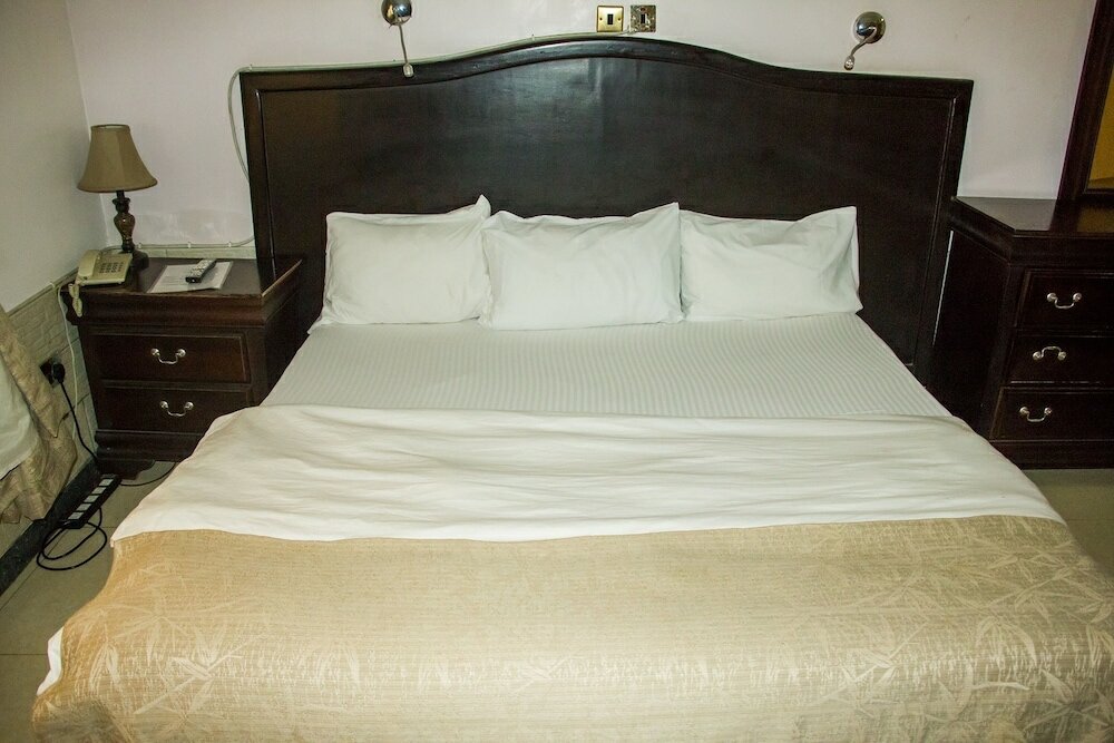 Фото Tivoli Residence & Bar