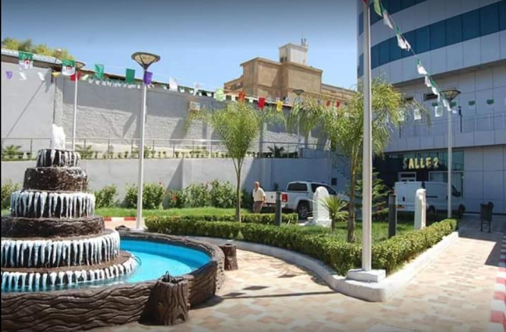 Фото Hôtel de La Vallée Chlef