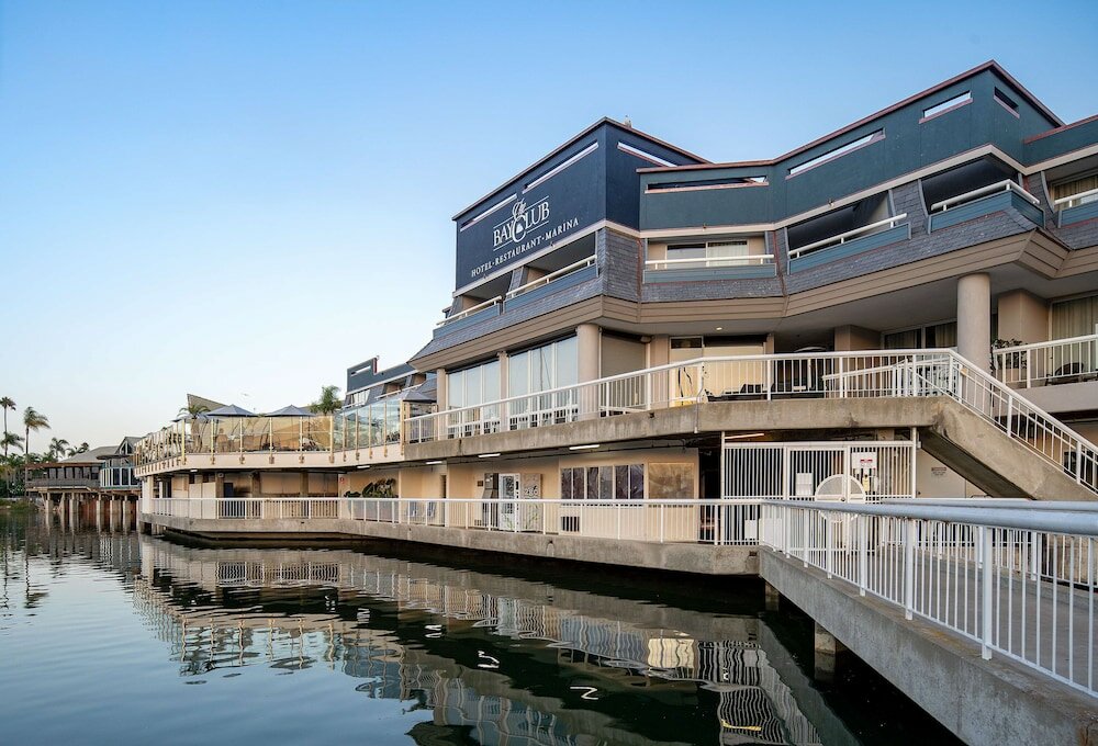 Фото Bay Club Hotel & Marina