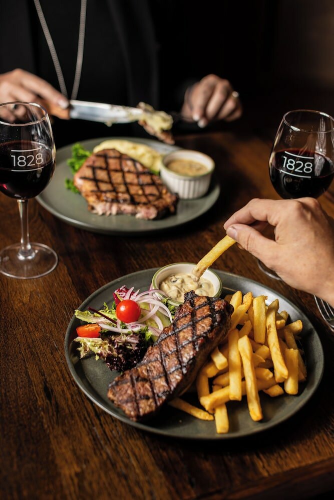 Фото The Russell Boutique Hotel