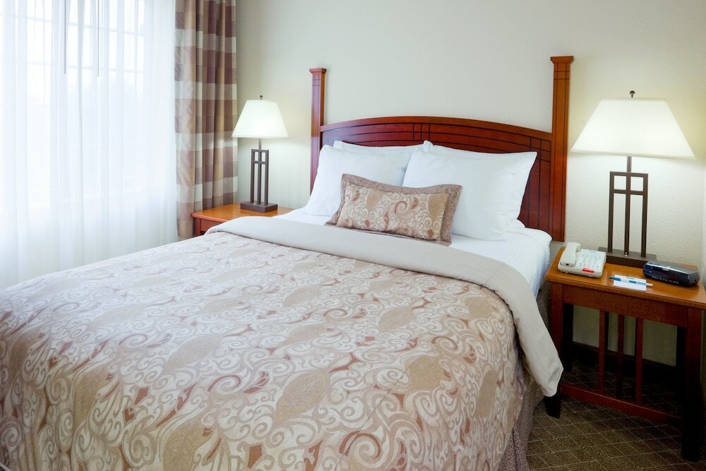 Фото Staybridge Suites Cranbury, an Ihg Hotel